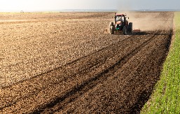 "INTERESNE GRUPE PONOVO VARAJU POLJOPRIVREDNIKE" Vukašin Baćina: Kolege, nemojte da budete žrtve ovih prevaranata!