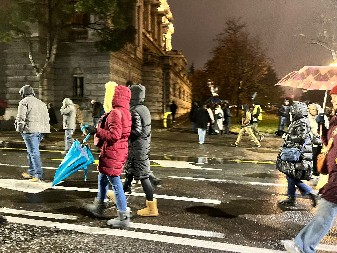 STRANI FAKTOR ,,SKINUO RUKAVICE“: Švedski nevladin sektor se uključuju u finansiranje ,,studentskih“ protesta i blokada srpskih univerziteta