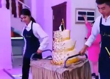 KONOBARI UNOSILI SVADBENU TORTU, A ONDA SE ZAČUO VRISAK Venčanje se pretvorilo u katastrofu, mlada doživela nervni slom! (VIDEO)