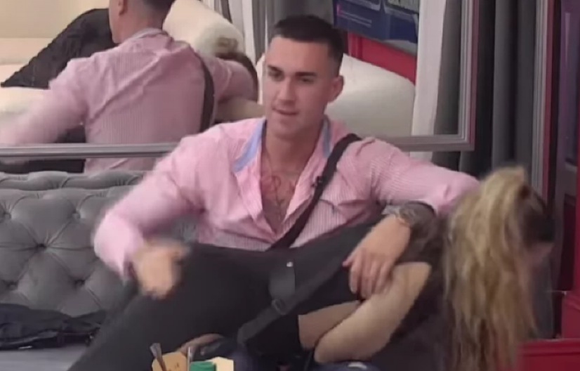 "DNO OD ŽENE, I OVO JE MAJKA?" Brutalno poniženje Aneli Ahmić, pogledajte šta radi pred svima (VIDEO)