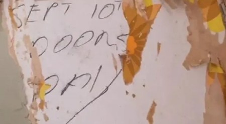 RENOVIRALA KUĆU STARU 150 GODINA I OTKRILA JEZIVU PORUKU ISPOD TAPETA Kad je videla šta piše, umalo se onesvestila od šoka!