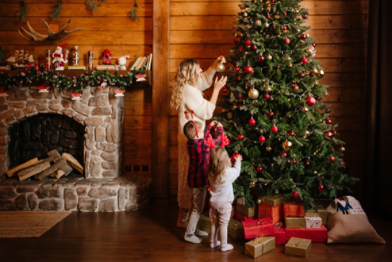 VERUJE SE DA OVI DATUMI DONOSE SREĆU I PROSPERITET Evo kada tačno treba da okitite jelku da vas ne bije maler
