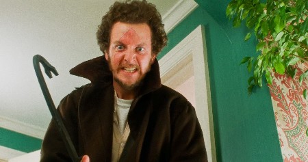 OSVOJIO JE SVE ULOGOM LOPOVA MARVA U FILMU "SAM U KUĆI", A ONDA SE POVUKAO Evo kako danas izgleda slavni glumac, a tek da čujete čime mu se bavi sin