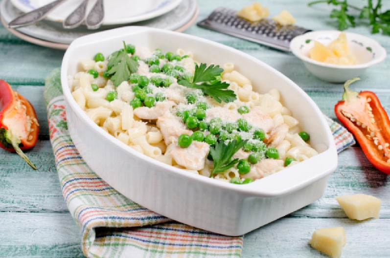 SALATA SA MAKARONAMA I PILETINOM Zasitna, pravi se očas posla, tražićete više!