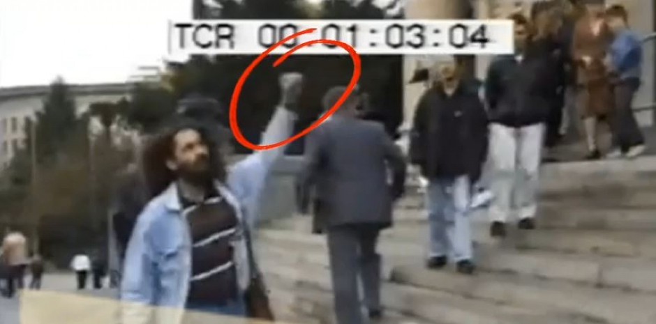 PREPOZNAJETE LI OVOG ČOVEKA? 5. oktobra je bio na bageru, sada je glavna zvezda antisrpske opozicije (VIDEO)