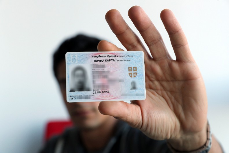 LAKŠE DO LIČNE KARTE I PASOŠA: Unapređena usluga "eZakazivanje" na eUpravi