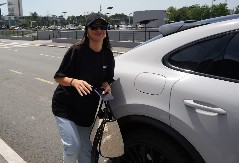 PEVAČICA NA RUCI NOVI CEO JEDAN STAN! Roleks je dobila na poklon, a od sume će vam se zavrteti u glavi! (FOTO/VIDEO)