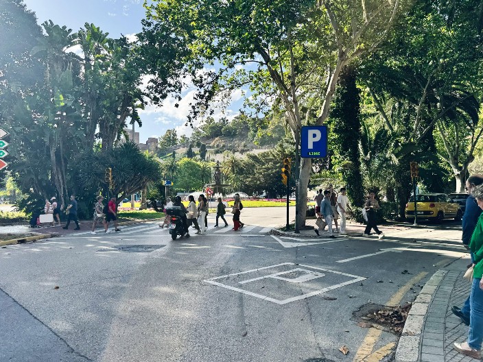 LJUDI MOJI, DA LI JE OVO REALNO? Fotografija parkiranih automobila šokirala region, ovo je moguće samo na Balkanu!