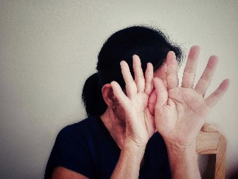 NASILNIK SA SEKIROM PRETIO ŽENI I POLICAJCIMA Uhapšen muškarac iz Boljevca kod Zaječara