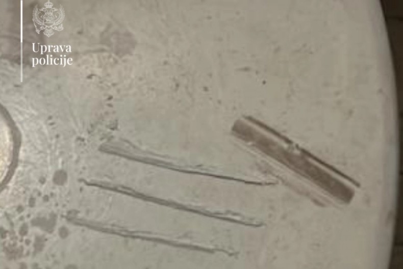 HAPŠENJE U CRNOJ GORI: Drogirali se na terasi budvanskog kafića, policija pronašla kokain na stolu