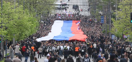 NAJDUŽA SRPSKA ZASTAVA VIJORIĆE SE U SUBOTU! Svenarodni sabor u Nišu okupiće građane koji vole svoju zemlju!