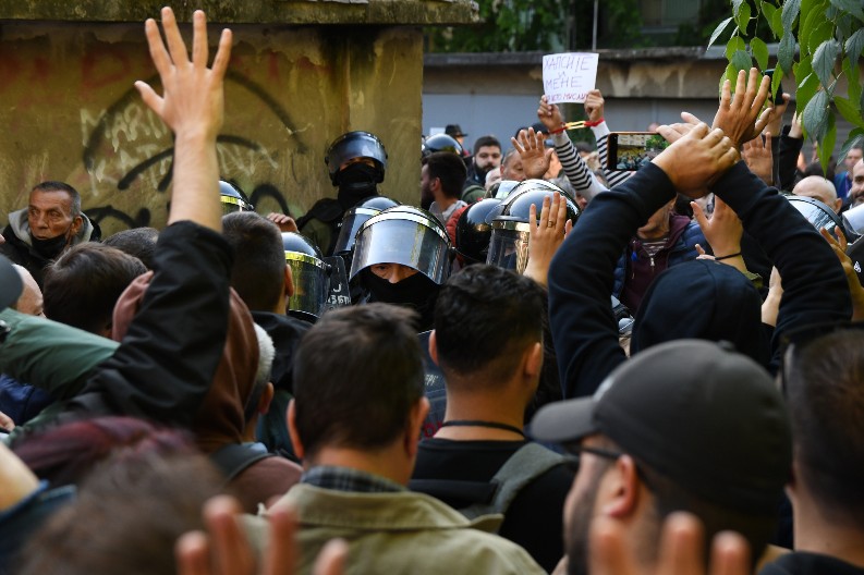 SKANDAL NAD SKANDALIMA! Blokadom zgrade suda izvršeno više krivičnih dela! Da li slede krivične prijave ili će tužilaštvo da ćuti?