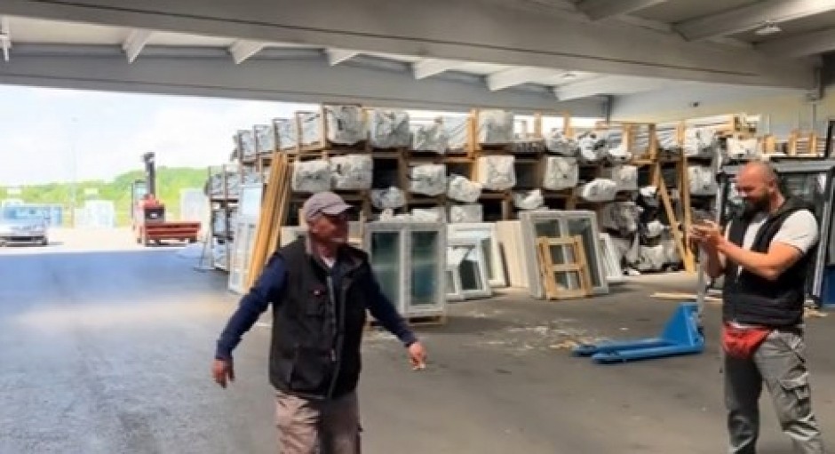 SUZE, ZAGRLJAJI I TORTA ZA KRAJ Asima iz Brčkog kolege ispratile u penziju kao heroja, snimak rasplakao region! (VIDEO)