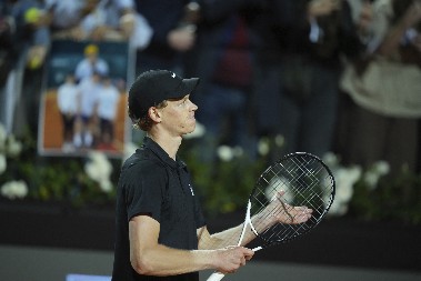 SINER ZABRINUO NAVIJAČE Italijan hramljao u polufinalu, a sada se oglasio pred meč sa Alkarazom