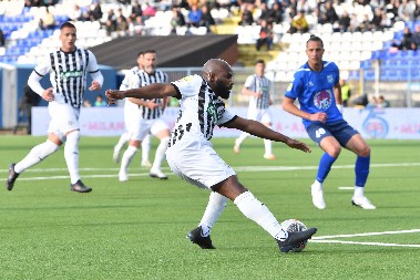 PARTIZAN SILAN U LUČANIMA Ugrešić briljirao, crno-beli ubedljivo pobedili Mladost