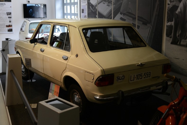 DA LI STE ČULI ZAČUDO NEVIĐENO? Postojao je produženi stojadin sa šest točkova! (FOTO)