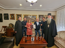 Mitropolit Joanikije uručio u Beogradu Orden Svetog Petra Drugog Lovćenskog Tajnovidca Đorđu i Nadi Momirović