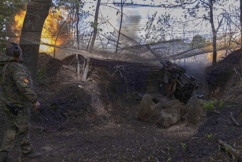 POTPUNO RAZARANJE UKRAJINSKOG FRONTA! Putin je ovo čekao godinama, vojska na kolenima!