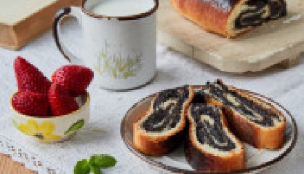 OČARAVAJUĆA ŠTRUDLA SA MAKOM I ČOKOLADOM Biće sveža i nekoliko dana, a prepuna neodoljivog fila