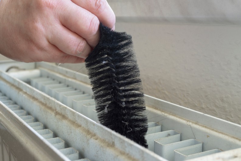 KAKO OČISTITI RADIJATORE – KORAK PO KORAK Svi greše u jednom kad prestane grejna sezona