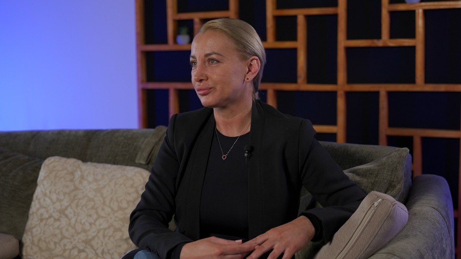 ''AFTERE OD TRI DANA MU ANĐELA NEĆE TOLERISATI'' Izbačena zadrugarka oplela po parovima u Eliti 8: ''Rijaliti mu je ušao u srž'' (VIDEO)