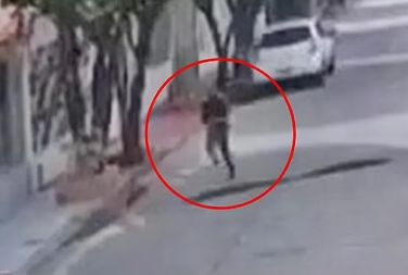 UBIJENA MANEKENKA, U NJU PUCAO DOSTAVLJAČ Njena majka vrištala na ulici, snimljena tragična scena