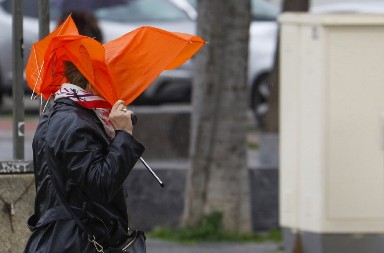SPREMITE SE ZA OLUJNU NOĆ RHMZ se hitno oglasio, evo u kojim delovima Srbije će biti provala oblaka!