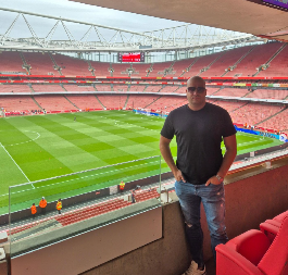 RIJALITI UČESNIK DANAS ZARAĐUJE MILIONE Niko nije verovao u njega, umalo propao, a sada je fudbalski menadžer (FOTO)