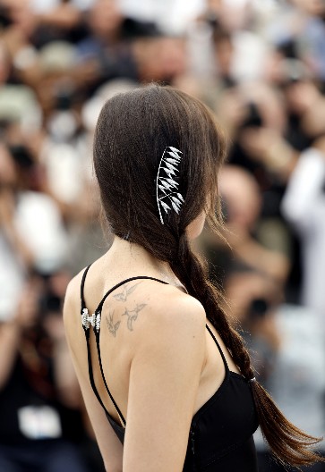 FRIZURA DAKOTE DŽONSON ODUŠEVILA ŽENE Jednostavna, elegantna, a napravićete je sami za 3 minuta!