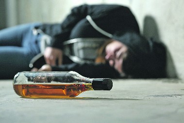 VOTKA, PIVO, PA KOMA! Trovanje alkoholom u najtežim slučajevima može završiti i smrtnim ishodom