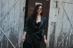 BOLUJE OD NEIZLEČIVE BOLESTI Naša pevačica (31) otkrila sa čim se suočava: "Moram da uzimam terapiju dok sam živa"