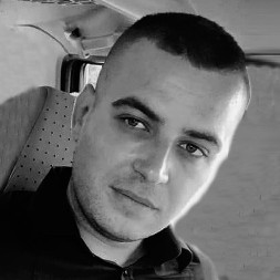 DROGIRANA TINEJDŽERKA SE RUGALA MRTVIM BAJKERIMA, PA DOŠLA IZ ITALIJE DA ČEKA SUĐENJE Porodica nastradalog Kalajdžije traži da joj se oduzme pasoš