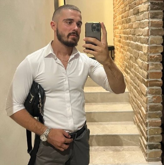 NAŠ PEVAČ PRED TAKMIČENJE OSTAO BEZ VOLJENE OSOBE Doneo bitnu odluku nakon smrti, detalji kidaju dušu!