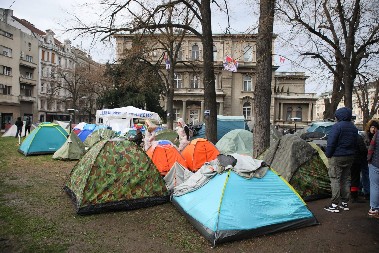BLOKADERI FOTELJAŠI NAJAVILI NASILJE I SILEDŽIJSTVO NA BEOGRADSKIM ULICAMA! Smetaju im studenti koji hoće da uče, prete blokadama i rušenjem države