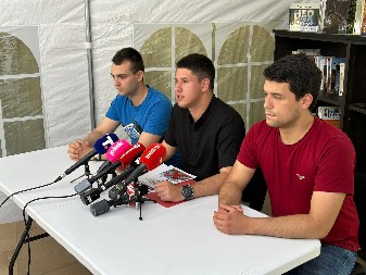 STUDENTI KOJI HOĆE DA UČE: Ovde ostajemo dok i poslednji fakultet u Srbiji ne krene sa radom, ovo su poslednji trzaji samo onih kojima odgovara blokada institucija!(VIDEO)