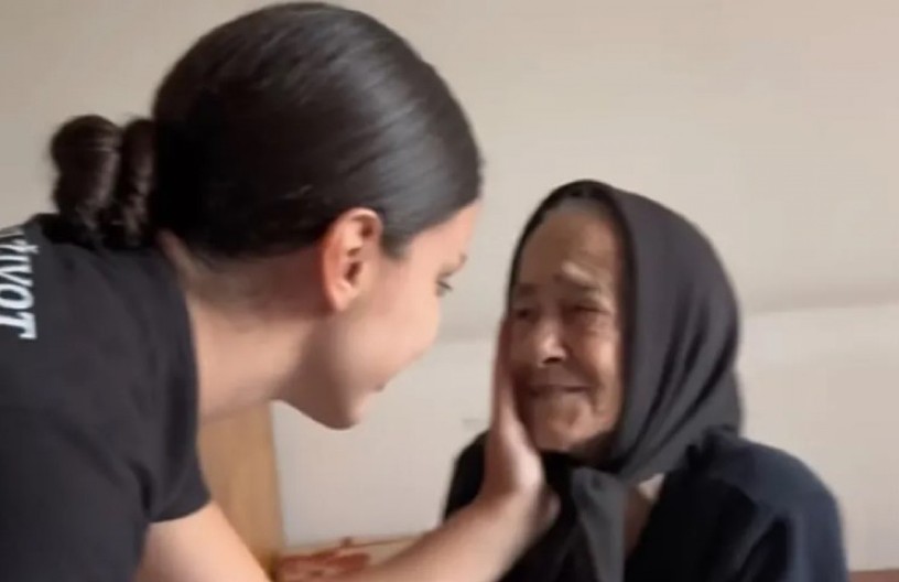 "NEMOJ IĆI, NEMOJ JOŠ"! Devojka usrećila baka Nevenku, a zbog snimka svi PLAČU (VIDEO)