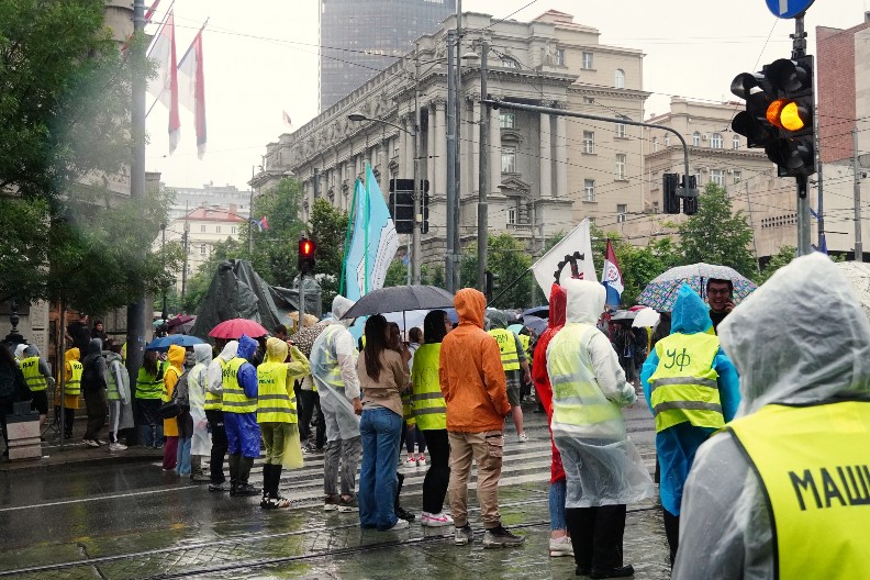 NAJVEĆI BROJ STUDENATA NE UČESTVUJE U BLOKADAMA Zašto se ćuti o ovome? Odluke fakulteta donosi 1,3% svih studenata, većina je za početak nastave!