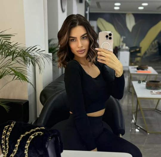 "FILIP JOJ ZVAO SOCIJALNO, KAD SU DOŠLI ZATEKLI SU..." Ovo je novi dečko Aleksandre Nikolić zbog kog se preselila za Beč (FOTO)