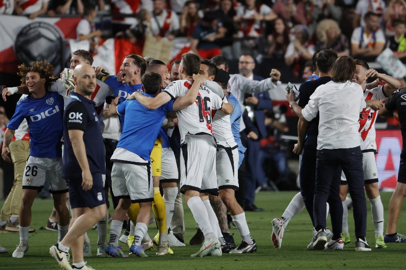 PA POSLE RECITE DA JE LIGA KONFERENCIJA NEBITNO TAKMIČENJE Pogledajte kako je španski klub slavio nakon što je posle 25 godina osigurao kvalifikacije za Evropu (VIDEO)