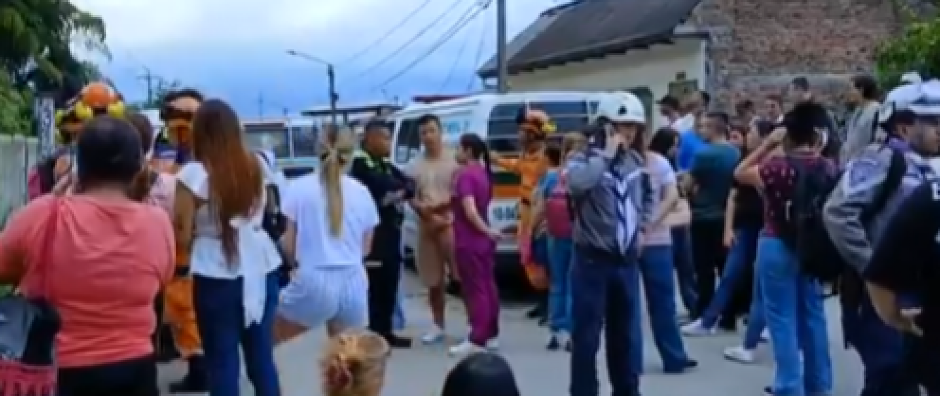 JEZIVI SNIMCI SA MESTA NESREĆE Autobus pun studenata se srušio sa mosta u Kolumbiji (FOTO/VIDEO)