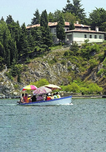 Galeb na moru, Biljana na jezeru