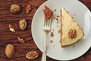 NEODOLJIVA TORTA SA ORASIMA I JABUKAMA Sastojke već imate kod kuće,a ukusa za čistu desetku