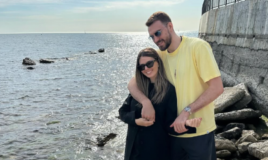 SUPRUGA MARKA GUDURIĆA JE OVA LEPOTICA Rodila mu je sina, uz njega je i u teškim trenucima, a izgleda nestvarno (FOTO)