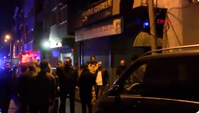 PRVE SLIKE I SNIMCI SA MESTA BOMBAŠKOG NAPADA U ISTANBULU Sve vrvi od policije, povređene iz kluba iznose na nosilima (FOTO/VIDEO)