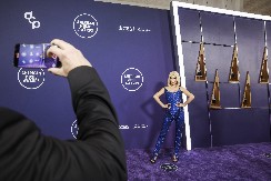 POŽAR JOJ ZAPALIO KUĆU, A SAD ONA ,,GORI" Rijaliti zvezda se odrekla duge kose, sada fura samo ovaj stil i izgleda fenomenalno