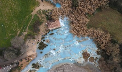 OVO MESTO IZGLEDA KAO IZ BAJKE Najlepše prirodne terme koje su potpuno besplatne (VIDEO)