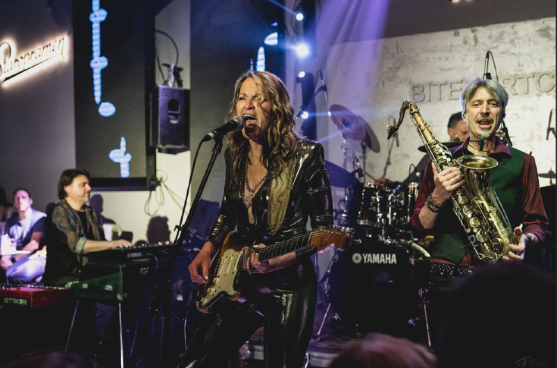 KRALJICA GITARE I BLUZA – ANA POPOVIĆ SE VRAĆA U BITEFARTCAFE