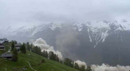 KATASTROFA U ŠVAJCARSKOJ! Glečer sravnio selo, jedna osoba nestala bez traga! Gradonačelnik poručuje: 'Izgubili smo dom, ali ne i nadu!' (VIDEO)