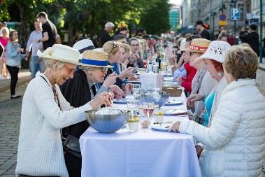 NAJSREĆNIJI LJUDI NA SVETU Ne očekuju da im sve bude servirano kao na tacni, već rade ove 4 moćne stvari