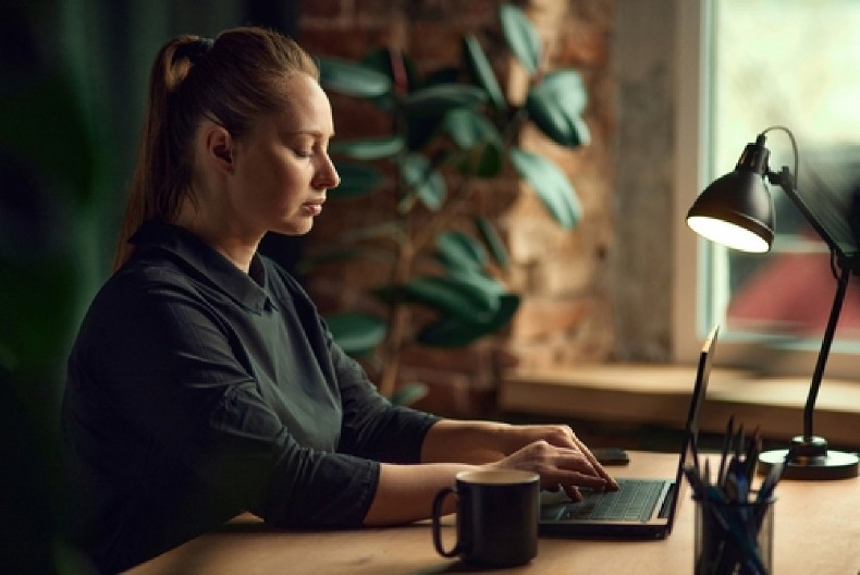 PAZITE ŠTA RADITE NA POSLU Kolega je prijavio zbog jedne poruke – odmah dobila opomenu od šefa